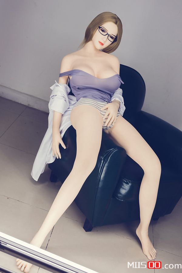 Araceli – 165cm Celebrity Billie Eilish Silicone Sex Doll Pussy-MiisooDoll